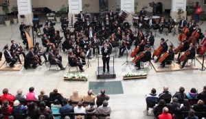 La Orquesta Filarmónica de Toluca deleitó a las parejas (Foto: Especial).