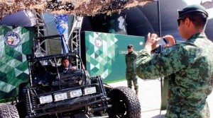 En la exposición es posible subir a los vehículos militares (Foto: Especial).